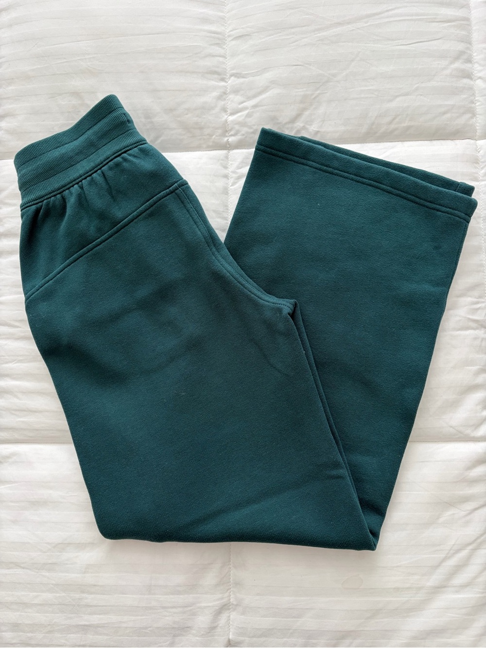 Lululemon Scuba Mid-Rise Wide-Leg Pant